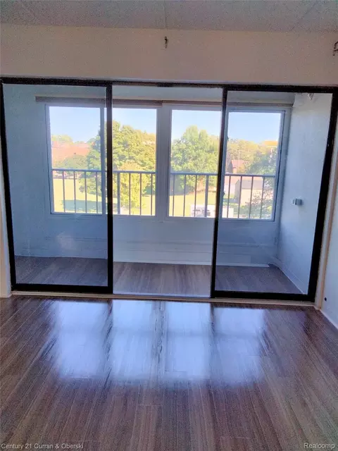 21800 Morley Ave #211, Dearborn, MI 48124
