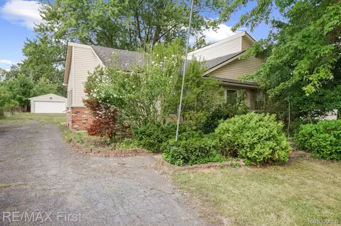 1683 Kirkton Dr, Troy, MI 48083