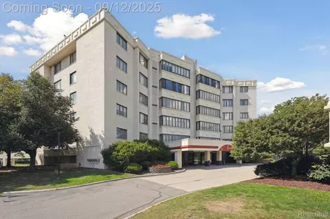 43050 12 Oaks Crescent Dr #2066, Novi, MI 48377
