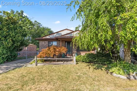 27741 Delton St, Madison Heights, MI 48071