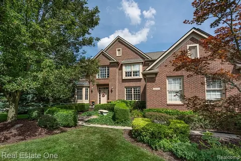 4595 Dunbar Ct, Oakland, MI 48306