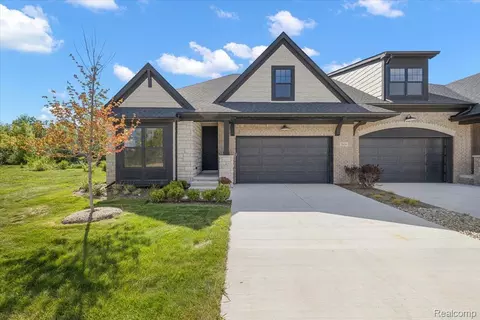 2020 Breckenridge Ct, Rochester, MI 48307