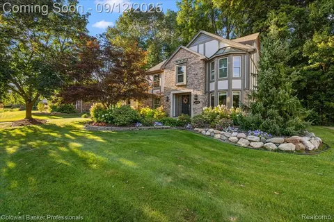 49238 Plum Tree Dr, Plymouth, MI 48170