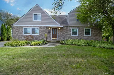 28945 Pardo St, Garden City, MI 48135