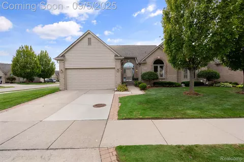 45339 Diamond Pond Dr, Macomb, MI 48044