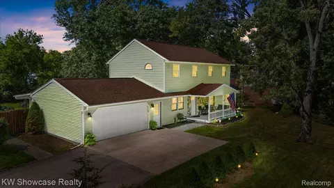 5971 Farley Rd, Springfield, MI 48346