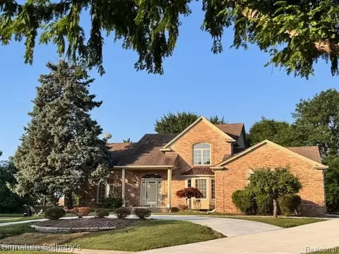 979 Emerson Dr, Troy, MI 48084