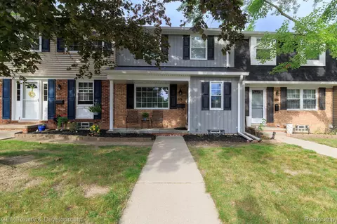 19627 Neptune Ct, Northville, MI 48167