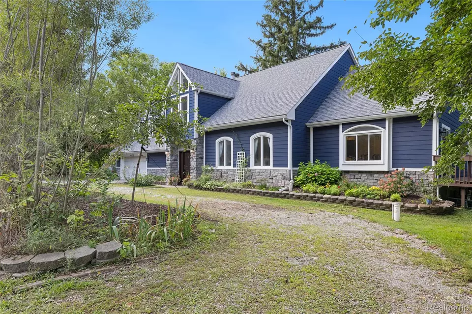 Exterior - 46150 7 Mile Rd, Northville, MI 48167 photo 1 of 6