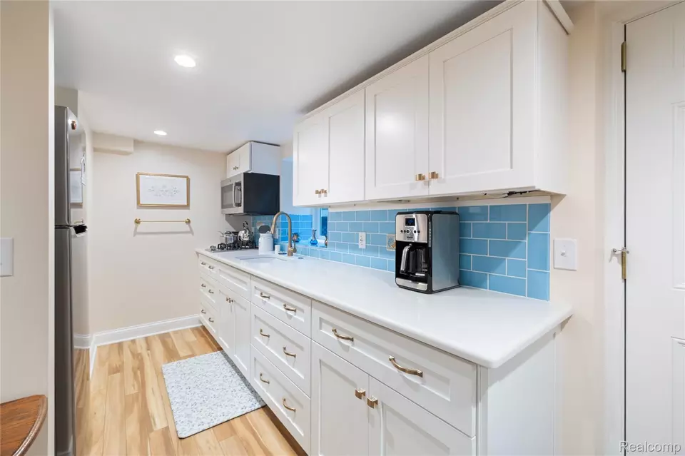 Kitchen - 46150 7 Mile Rd, Northville, MI 48167 photo 4 of 4