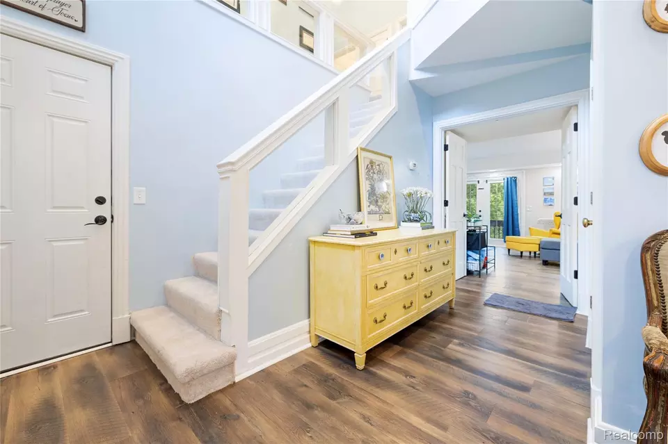 Entry Way - 46150 7 Mile Rd, Northville, MI 48167 photo 5 of 7