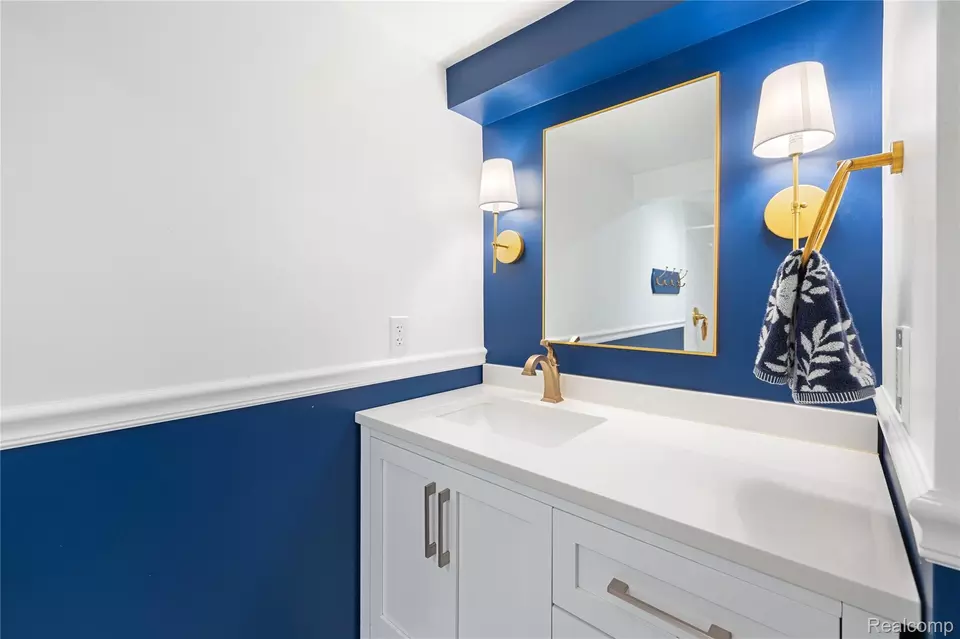 Bath - 46150 7 Mile Rd, Northville, MI 48167 photo 5 of 6