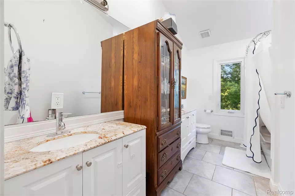 Bath - 46150 7 Mile Rd, Northville, MI 48167 photo 4 of 6
