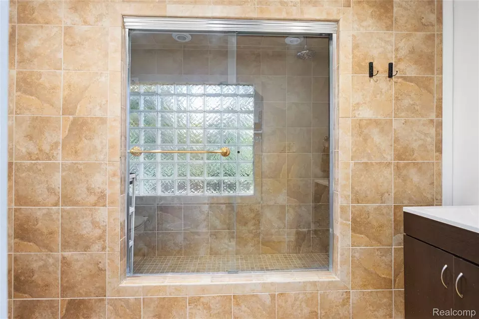 Bath - 46150 7 Mile Rd, Northville, MI 48167 photo 3 of 6