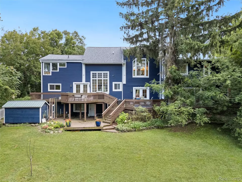 Exterior - 46150 7 Mile Rd, Northville, MI 48167 photo 3 of 6