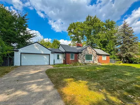 19128 Coral Gables St, Southfield, MI 48076