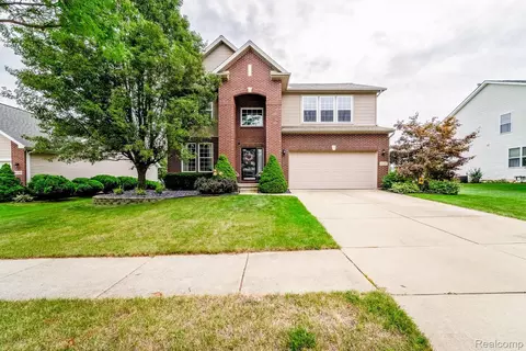 31225 Handsomer Dr, Flat Rock, MI 48134