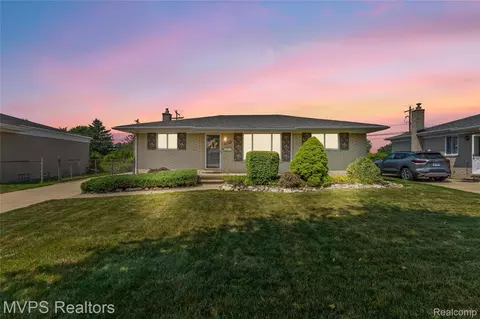 12077 Brougham Dr, Sterling Heights, MI 48312