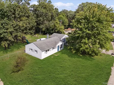 7096 Tappon Dr, Independence, MI 48346