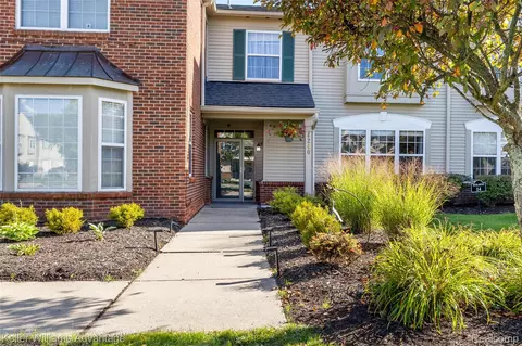 4240 Hampton Ridge Blvd, Genoa, MI 48843