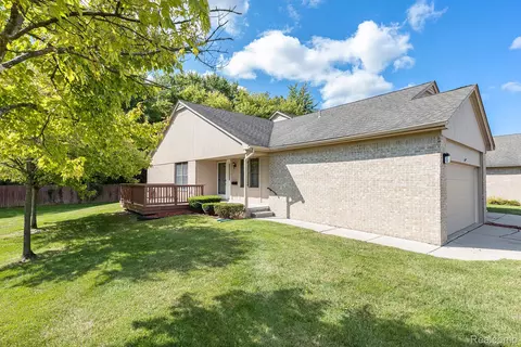 23604 Suttons Bay Dr #37, Clinton Township, MI 48036
