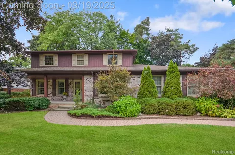 53645 Lambeth Ct, Utica, MI 48316