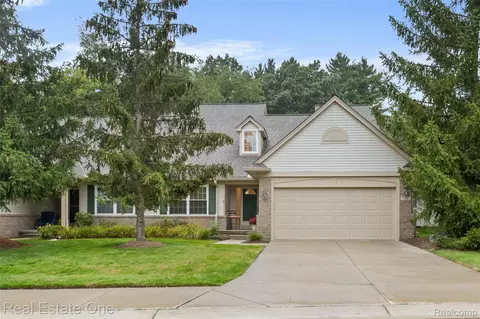109 Four Seasons Dr, Lake Orion, MI 48360