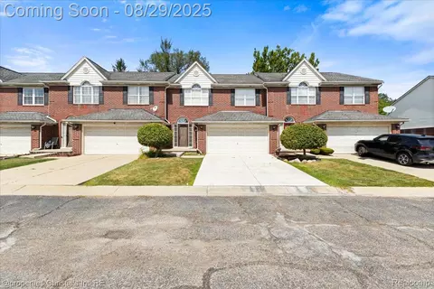 19236 W 11 Mile Rd, Lathrup Village, MI 48076