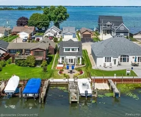 32546 N River Rd, Harrison, MI 48045