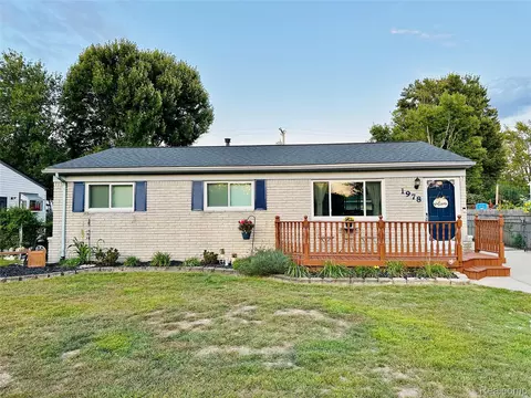 1978 N Carlson St, Westland, MI 48185