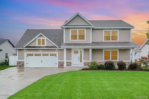 10224 Sarle Rd, Tittabawassee, MI 48623