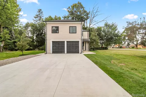 9409 S Main St, Plymouth, MI 48170