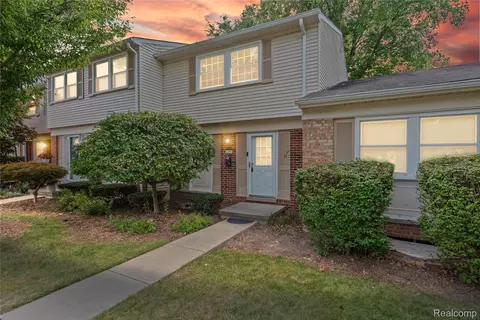 1823 Brentwood Dr, Troy, MI 48098