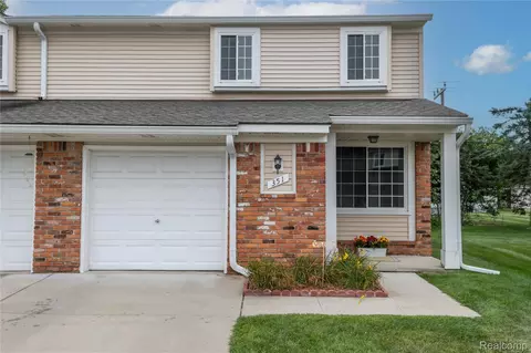 351 Hampton Ct, South Lyon, MI 48178
