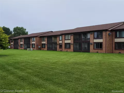 1975 Michigan Ave #C-25, Marysville, MI 48040