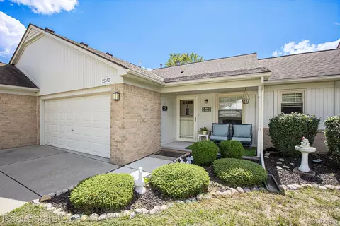 25342 Julianna Dr, New Baltimore, MI 48051