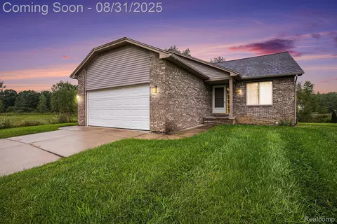 2310 Pear Tree Dr, Burton, MI 48519
