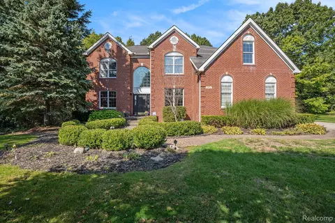 5479 Woodcreek Ct, Independence, MI 48348