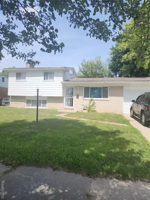 29600 Pine St, Inkster, MI 48141