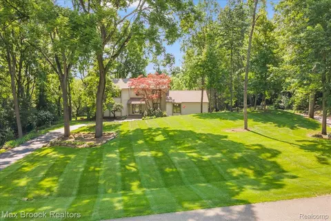 7015 Scenic Ridge Dr, Village Of Clarkston, MI 48346