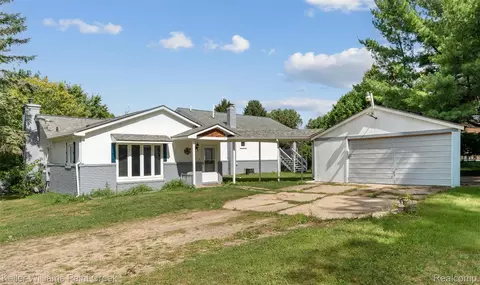 990 N Oxford Rd, Oxford, MI 48371
