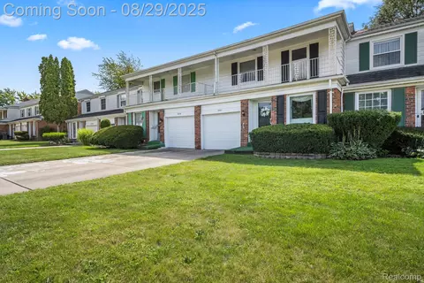 2021 Crestbrook Ln, Flint, MI 48507