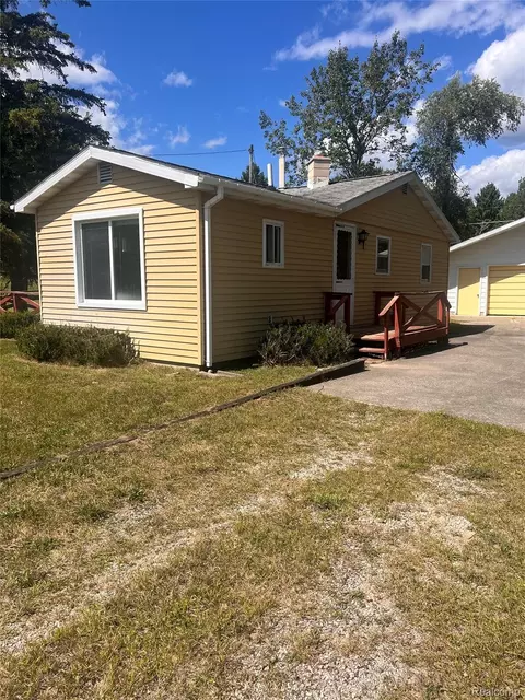 3567 Coveview Dr, Hill, MI 48635 photo 1