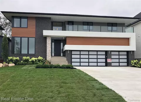 1830 Sadie Shore Dr NW, Commerce, MI 48382