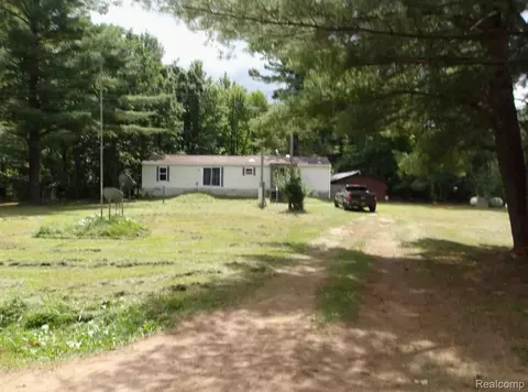 5727 W Huckleberry Rd, Geneva, MI 48883