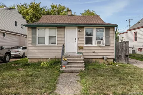 7275 Chalmers Ave, Warren, MI 48091