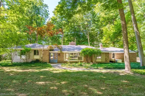 20001 Springwood St, Northville, MI 48167