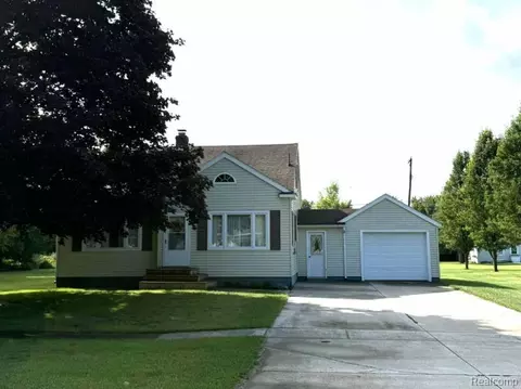 165 Washington St, Port Austin, MI 48467