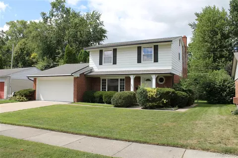 14477 Park St, Livonia, MI 48154