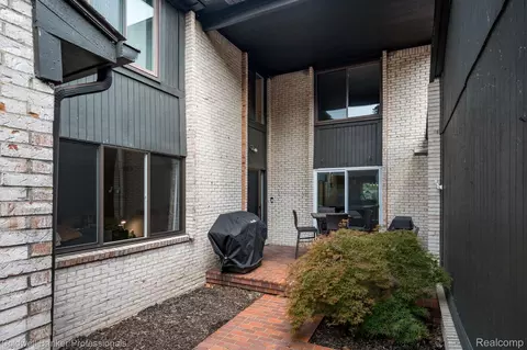 1974 Bent Tree Trl, Bloomfield Hills, MI 48302